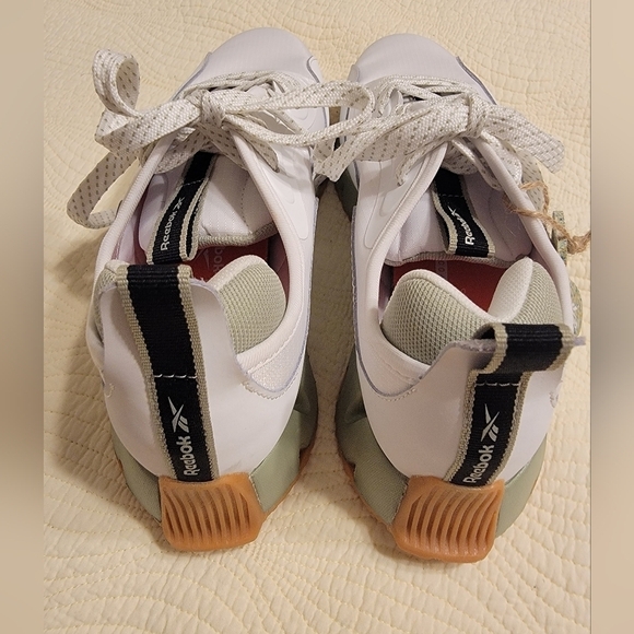 NWOT Reebok Ladies Zig Dynamica Running Shoes, White with Sage Green - Picture 7 of 8
